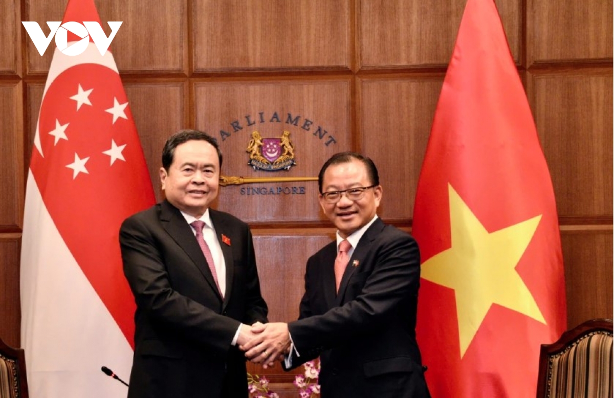 Top legislators of Vietnam and Singapore hold talks